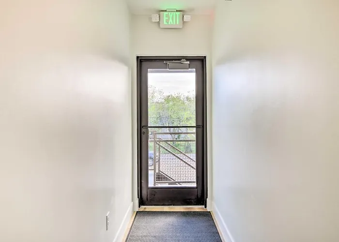 Walk To Tcu: Worth Retreat W/ Balcony!