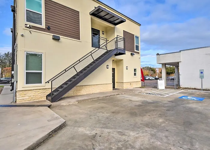 Walk To Tcu: Worth Retreat W/ Balcony! *