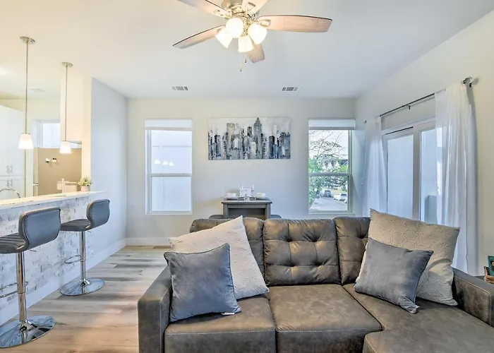 Walk To Tcu: Worth Retreat W/ Balcony! Fort Worth
