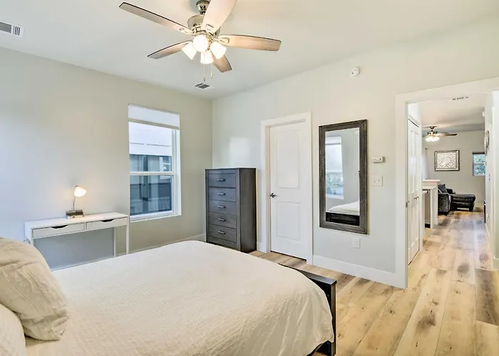 Apartment Walk To Tcu: Worth Retreat W/ Balcony!