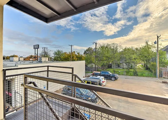 Walk To Tcu: Worth Retreat W/ Balcony!