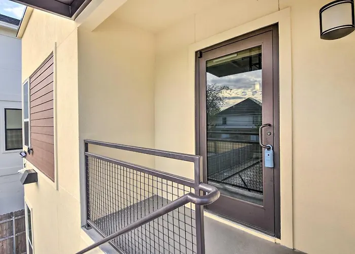 Apartment Walk To Tcu: Worth Retreat W/ Balcony! *
